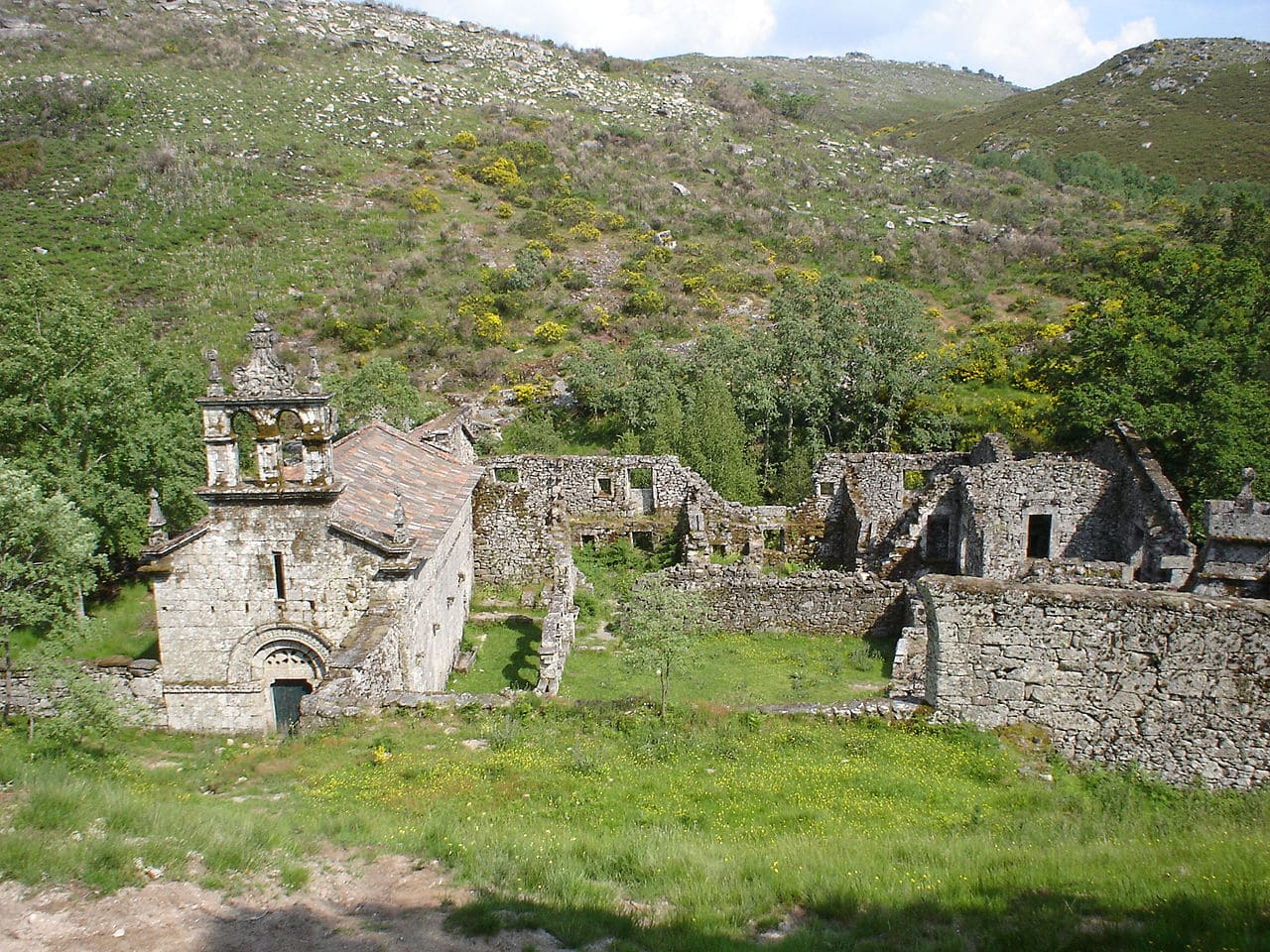1280px Mosteiro De Santa Maria Das Junias
